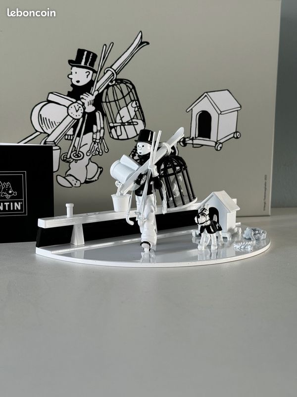 FIGURINE DE 8 CM NEUVE ENCORE EMBALLEE : TINTIN avec son imperméable