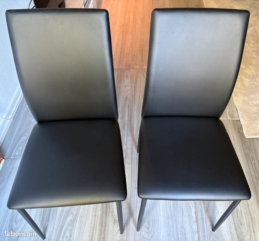 Lot de 2 chaises noires en simili cuir (image 1)