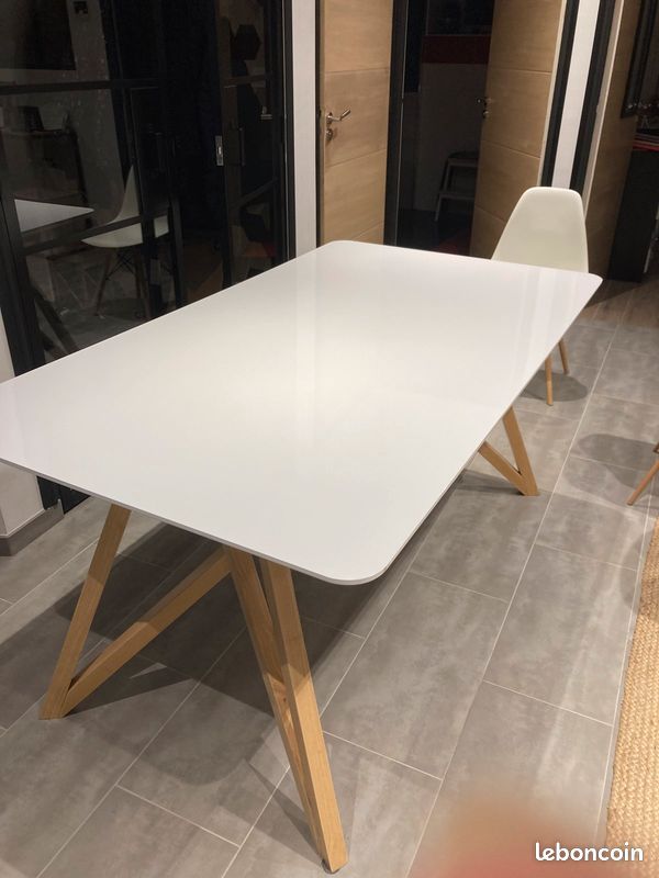 Table à dîner (image 1)