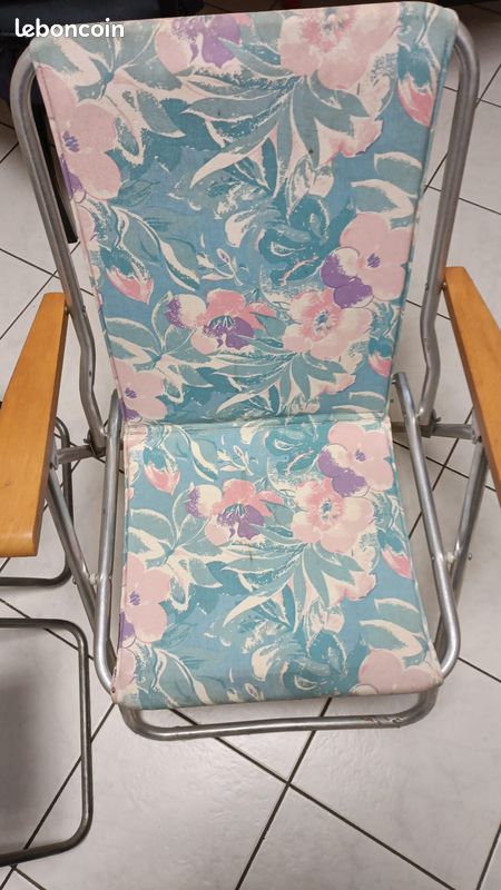 Lot de camping vintage : 1 fauteuil pliant + 2 tabourets (image 3)