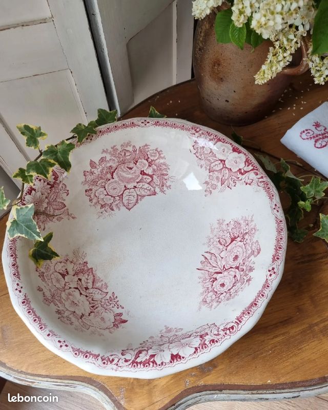 Ancien Saladier Terre de fer aux tonalités framboise et décor floral (image 7)
