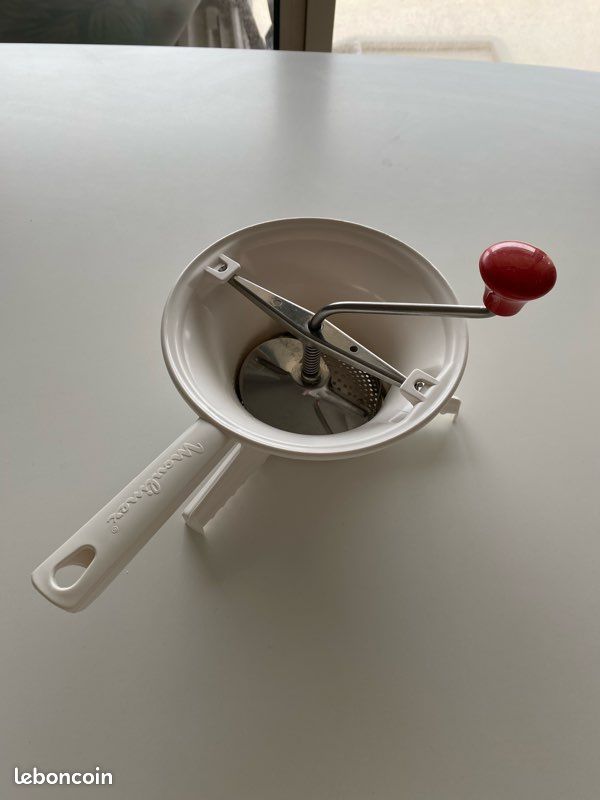 Ancien Moulin à Légumes Rotatif Moulinex Blanc Avec 2 Lames Tomate, Occasion Douce