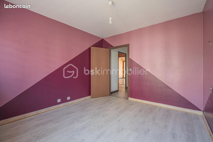 https://img.leboncoin.fr/api/v1/lbcpb1/images/e8/ef/7b/e8ef7b5be8059a5a8a827147f0f5a62b9d65bc2b.jpg?rule=ad-image