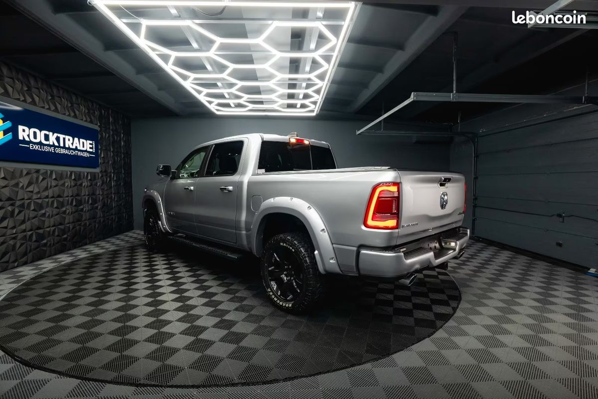 Dodge RAM 1500 Laramie Night Edition 5.7 V8 HEMI GPL 401 ch 4x4 – Offroad – BRC (image 9)