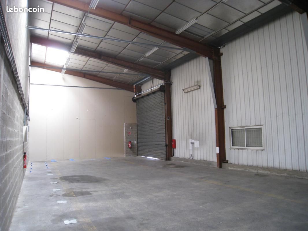 Local bureaux 900 m² (image 2)
