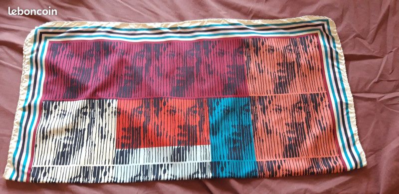 Foulard Carré En Soie Charles Jourdan - Motif Multicolore - Occasion - Écharpe Bandana