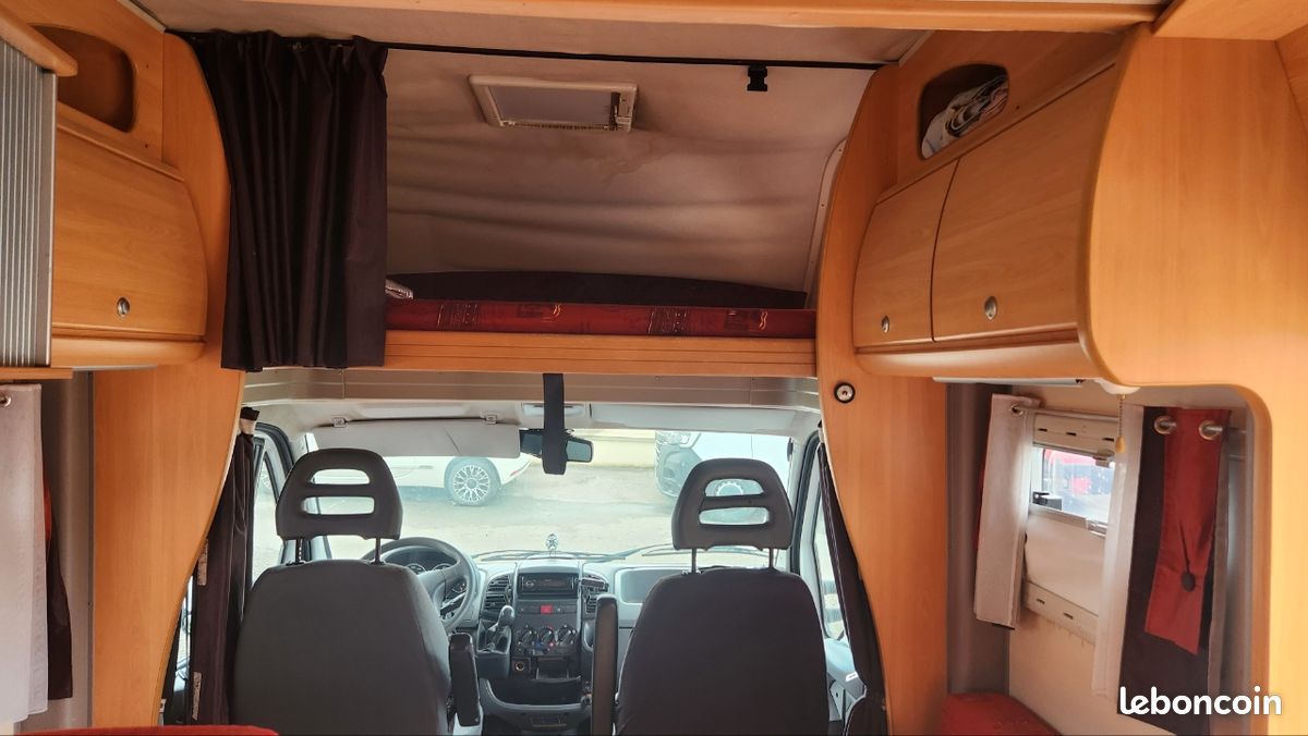 Camping car avec capucine (image 3)