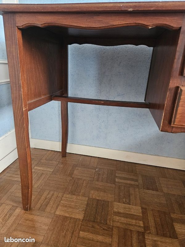 Petit bureau compact et pratique en bois (image 8)