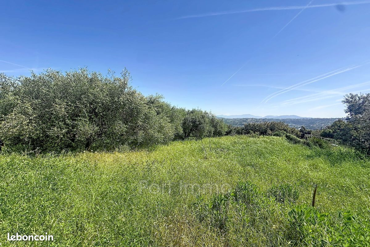 Terrain 856 m² · à Saint-Laurent-du-Var · 856 m² · 399 000 €