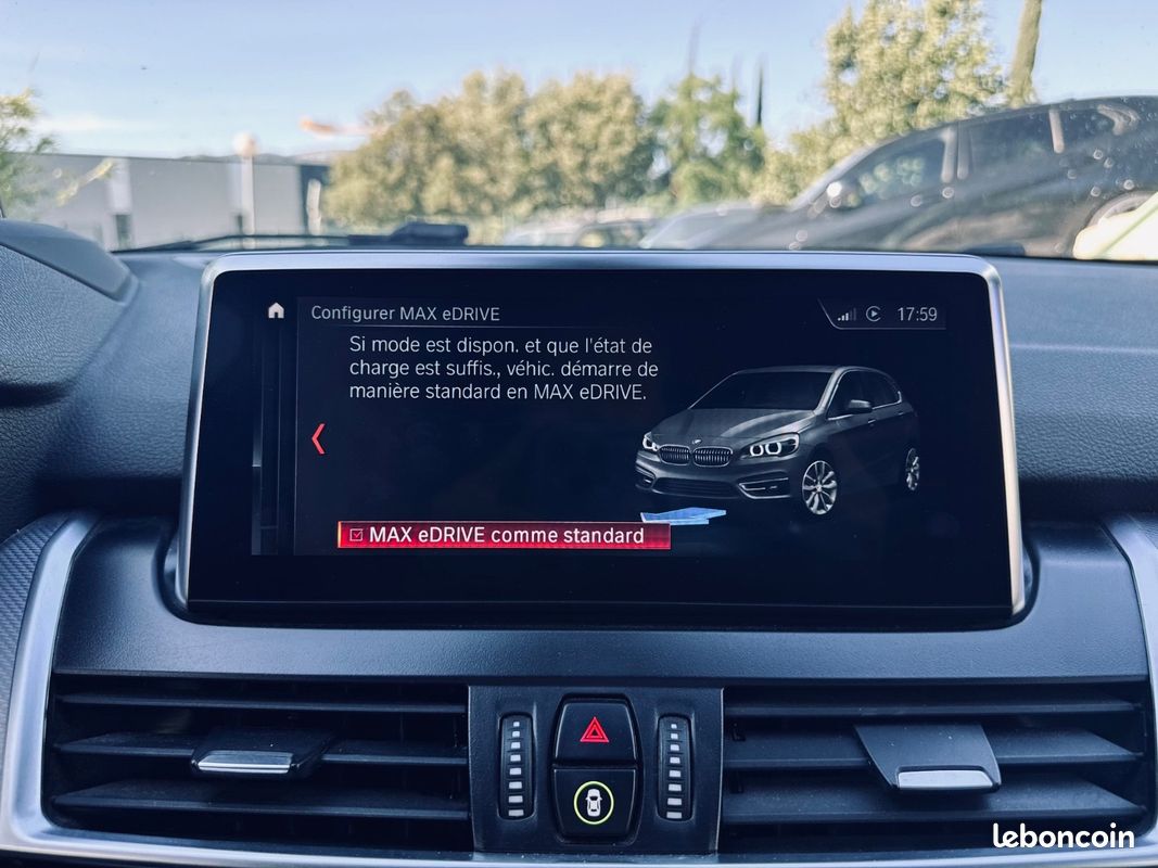 BMW SERIE 2 Active Tourer 1.5L 220CH 225 xe M Sport + SIEGES CHAUFFANTS + AFFICHAGE TETE HAUTE + HARMAN KARDON + CAMERA DE RECUL + GARANTIE 12 MOIS (image 41)
