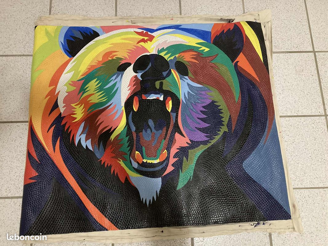 Grande toile “Ours multicolore” – peinture artisanale à la goutte (Bali) (image 1)