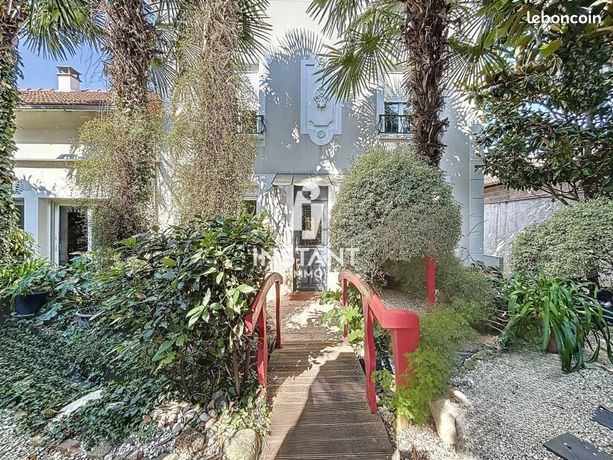 Maison 6 pièces 235 m²