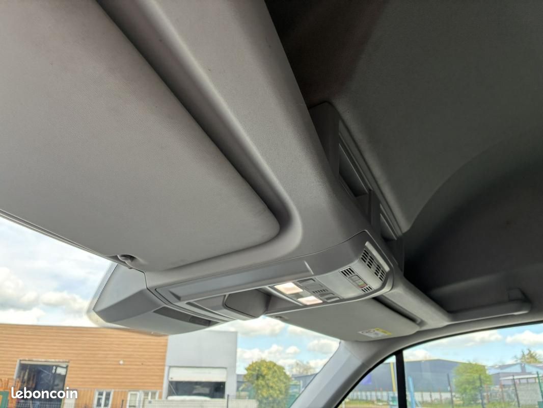 Volkswagen Crafter FOURGON 2.0 TDI 140 L3H3 BUSINESS LINE (image 33)