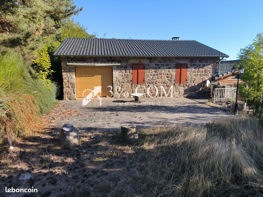 Maison 10 pièces 251 m² · à Saint-Agrève · 251 m² · 297 000 €