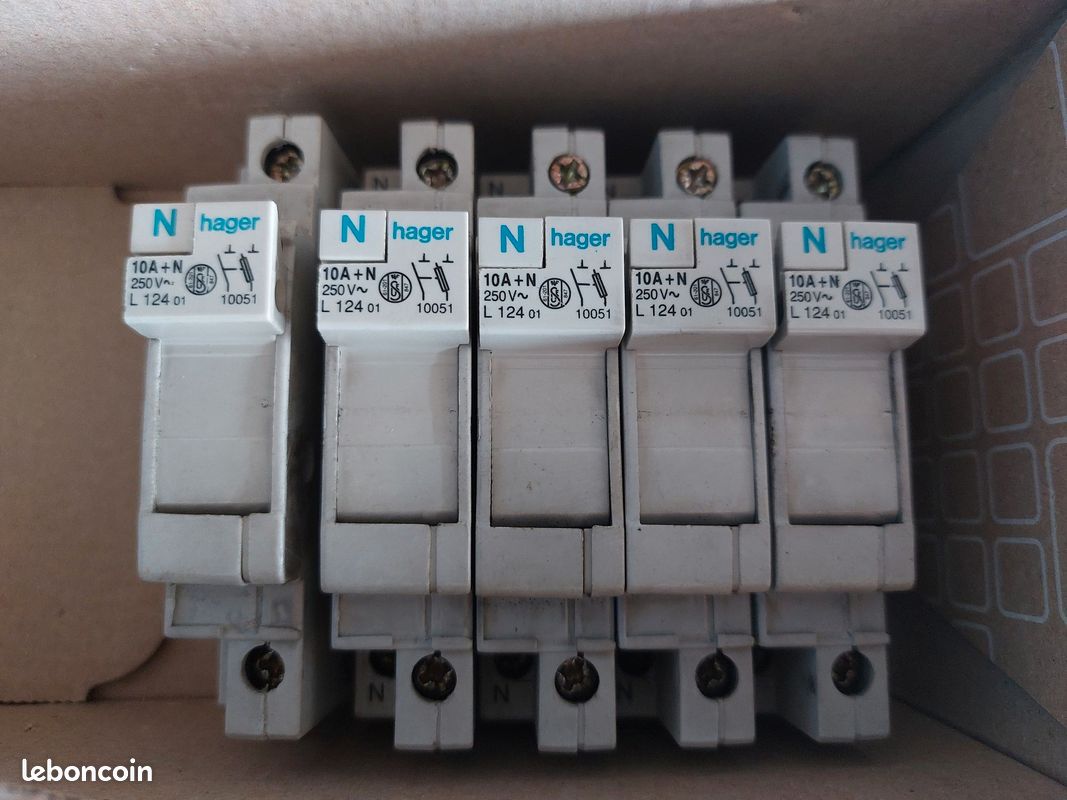 Porte-fusible Coupe-circuit Hager 10A - À L'unité, Neuf, Pour Tableau électrique (réf. L124 à L128)