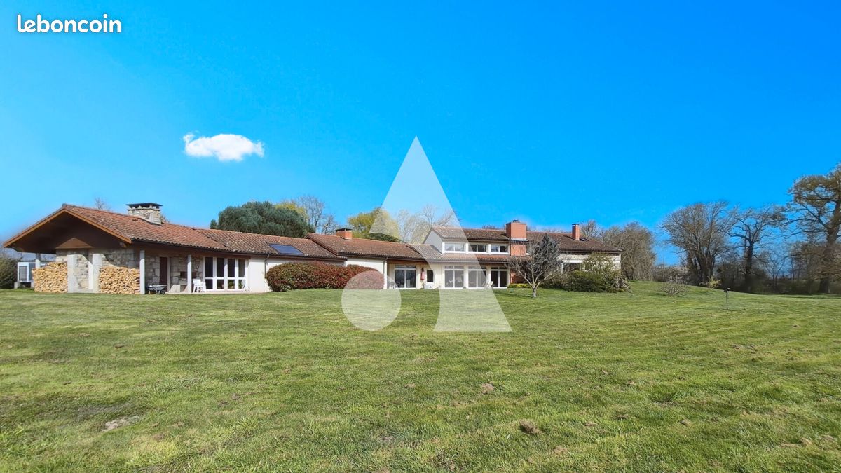 Maison 7 pièces 420 m² · à Montrond-les-Bains · 420 m² · 780 000 €