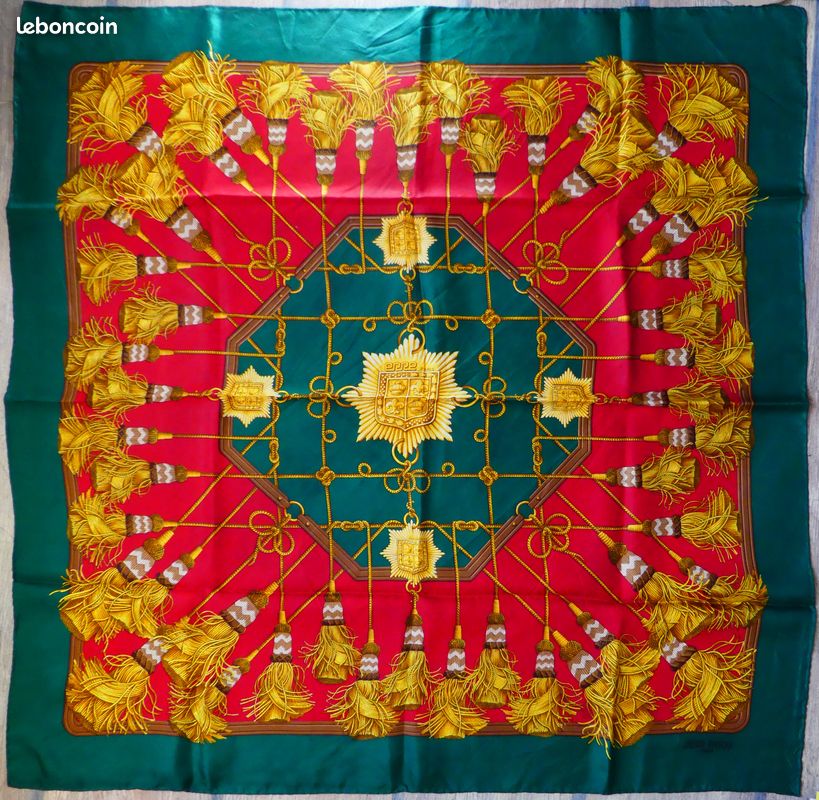 Foulard JEAN PATOU En Soie - Multicolore - Occasion Avec Tache - à Nettoyer Ou Pour Customisation