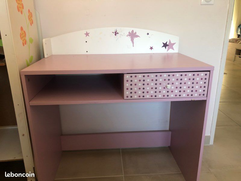 Bureau (image 1)