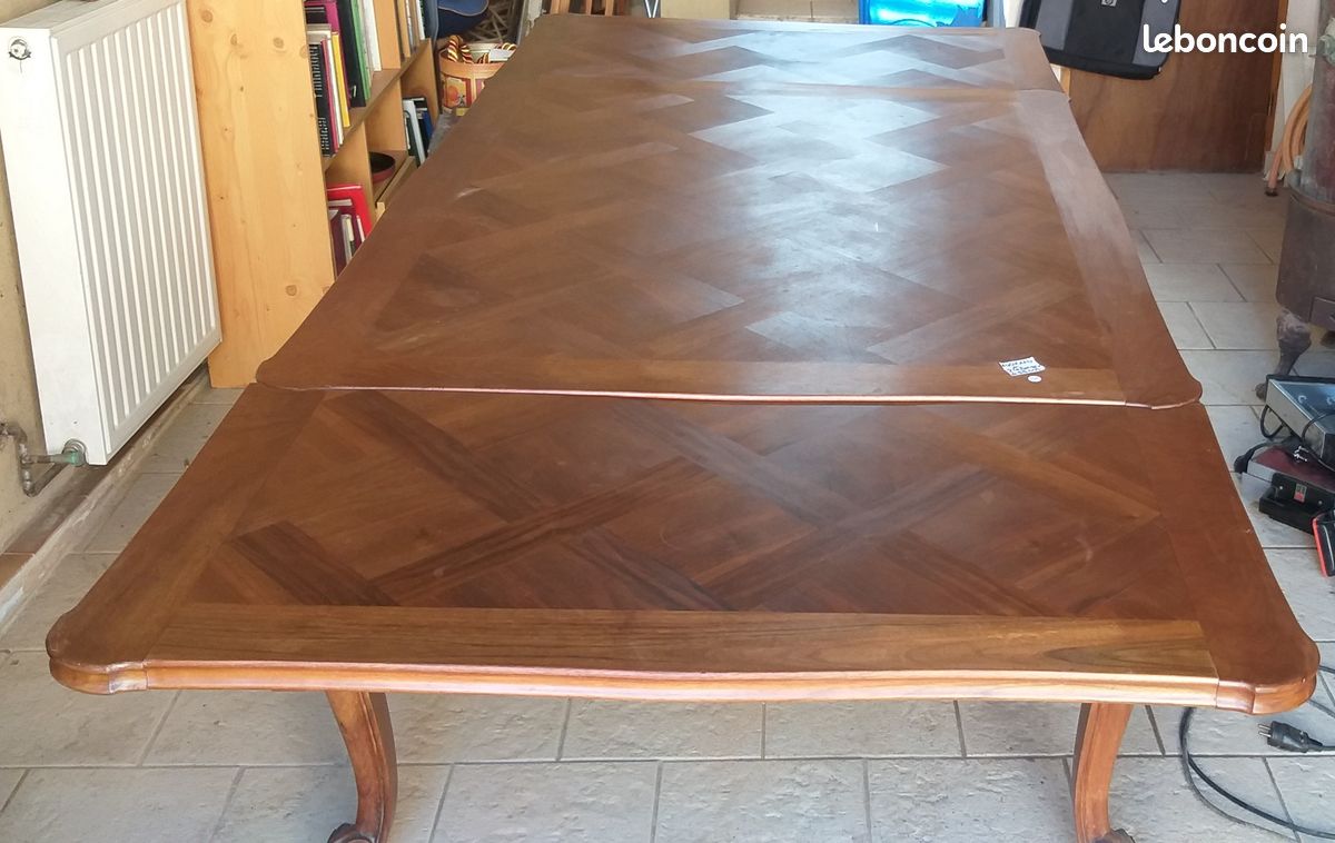 Table marquetée en noyer (image 3)