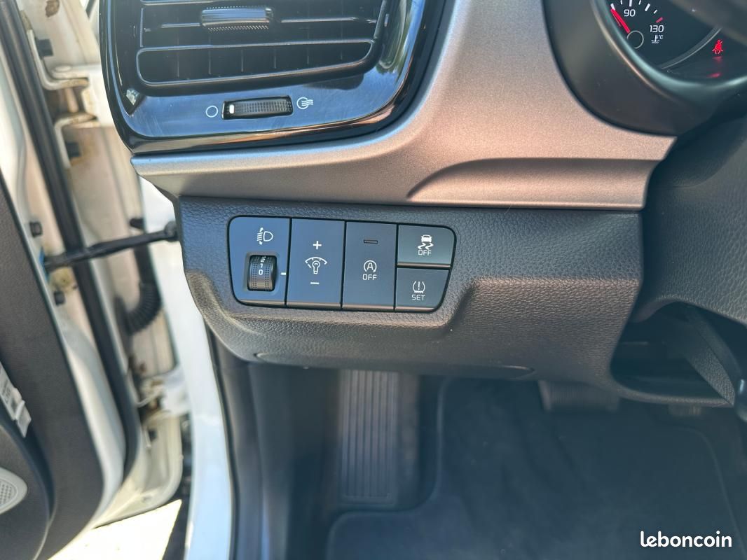 Kia Stonic 1.0 T-GDi 100 ch DCT7 Active (image 3)