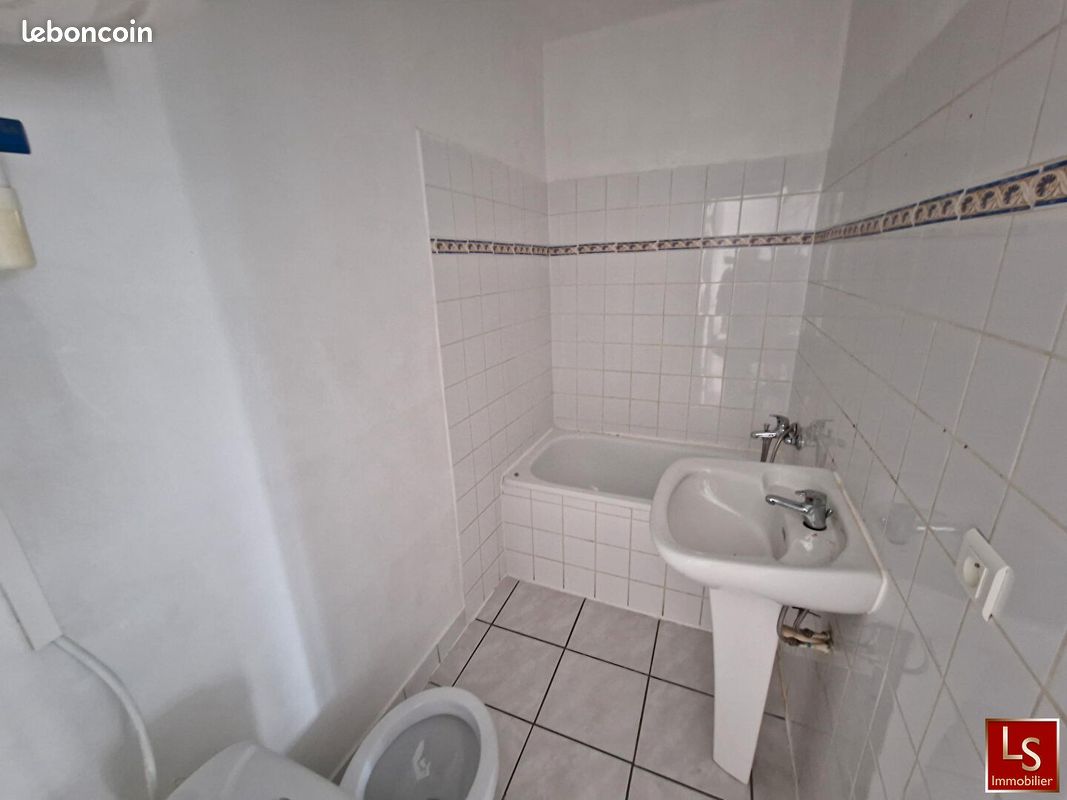 Appartement a louer roanne - 1 pièce(s) - 28 m2 - Surfyn