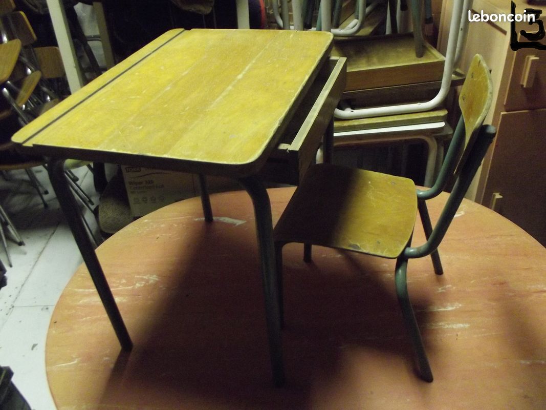 Petites tables et chaises d'école . . . . PA08 (image 3)