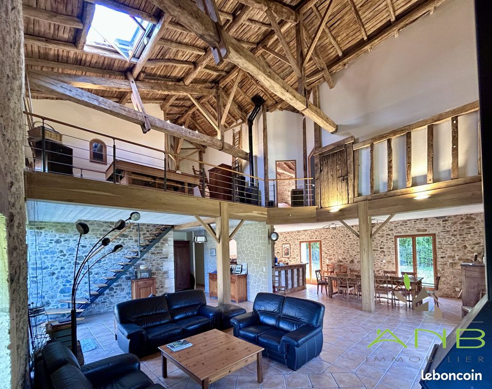 Maison 7 pièces 220 m² · au Lindois · 220 m² · 263 700 €