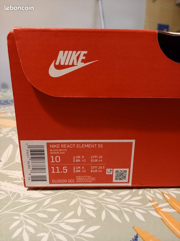 Nike React Element 55 – Noir/Blanc – Taille 44 – Quasi neuves avec boîte (image 4)