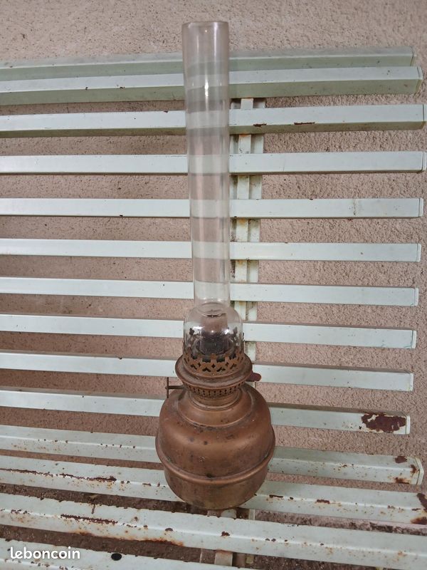 Lampe a petrole ancienne (image 1)