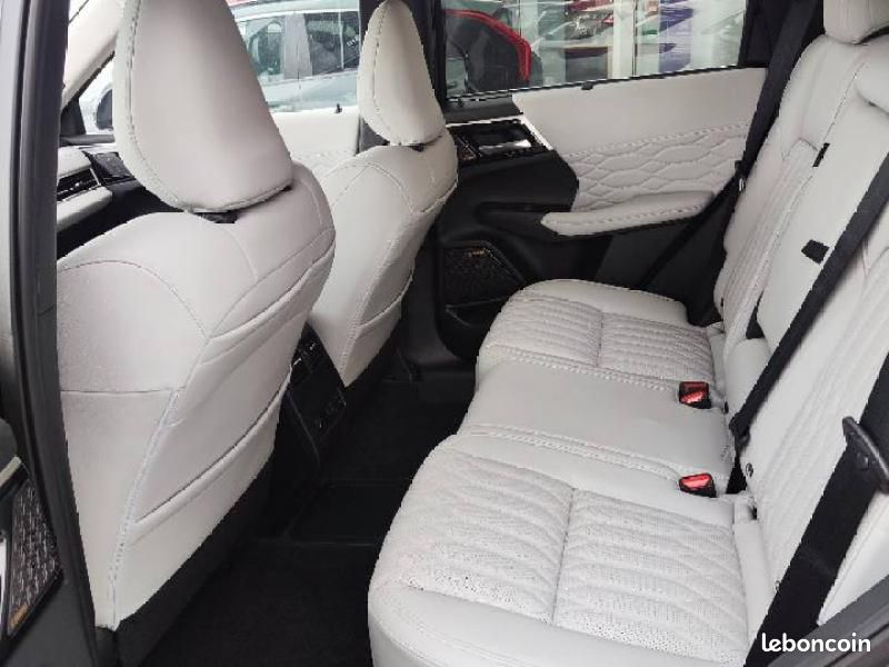 Mitsubishi Outlander 2.4 PHEV 306ch Instyle 4WD (image 12)
