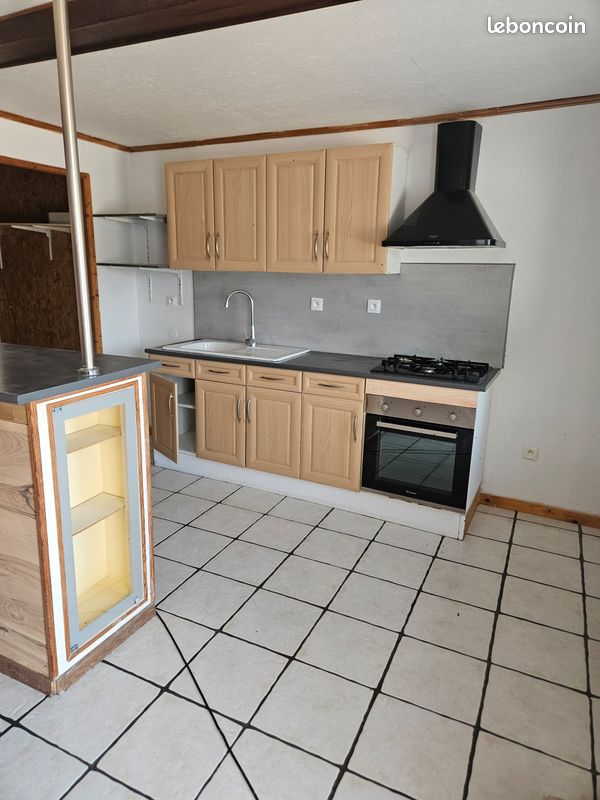 Appartement 3 pièces 65 m² · à Fuans · 65 m² · 700 €/mois