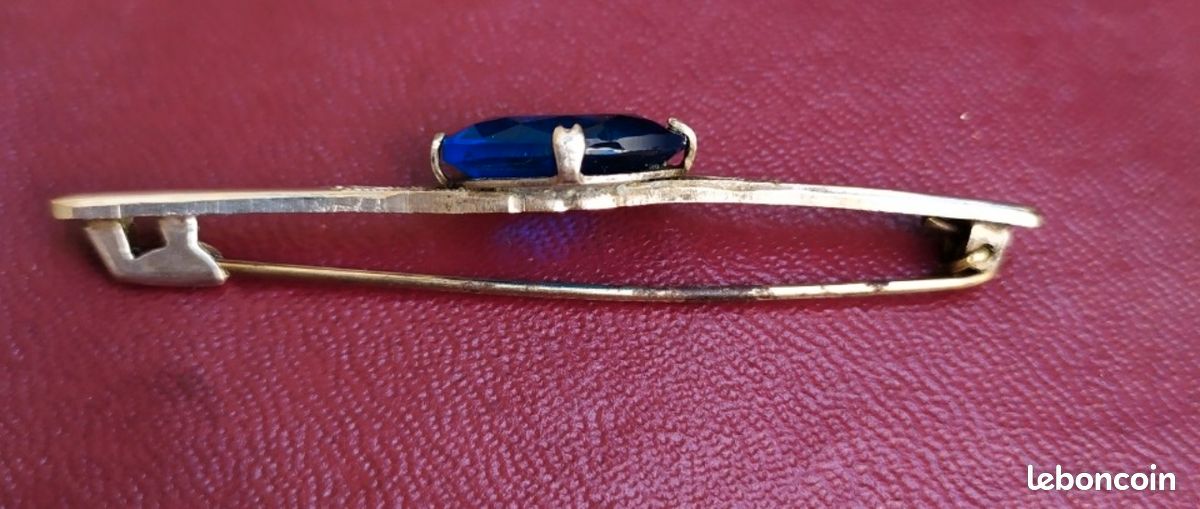 Ancienne Broche Art Déco En Pierre Bleue Taillée – Avec Son Coffret à Bijoux – Occasion