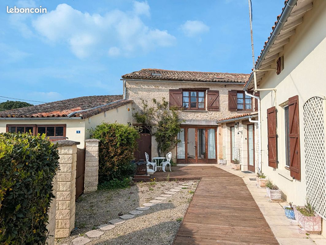 Maison 5 pièces 147 m² · à Pamproux · 147 m² · 199 600 €
