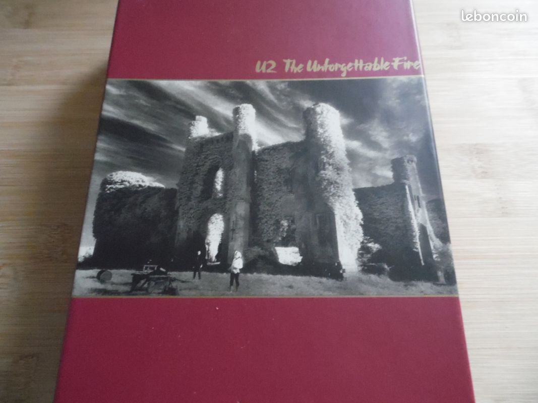 U2 coffret Unforgotable fire (image 1)