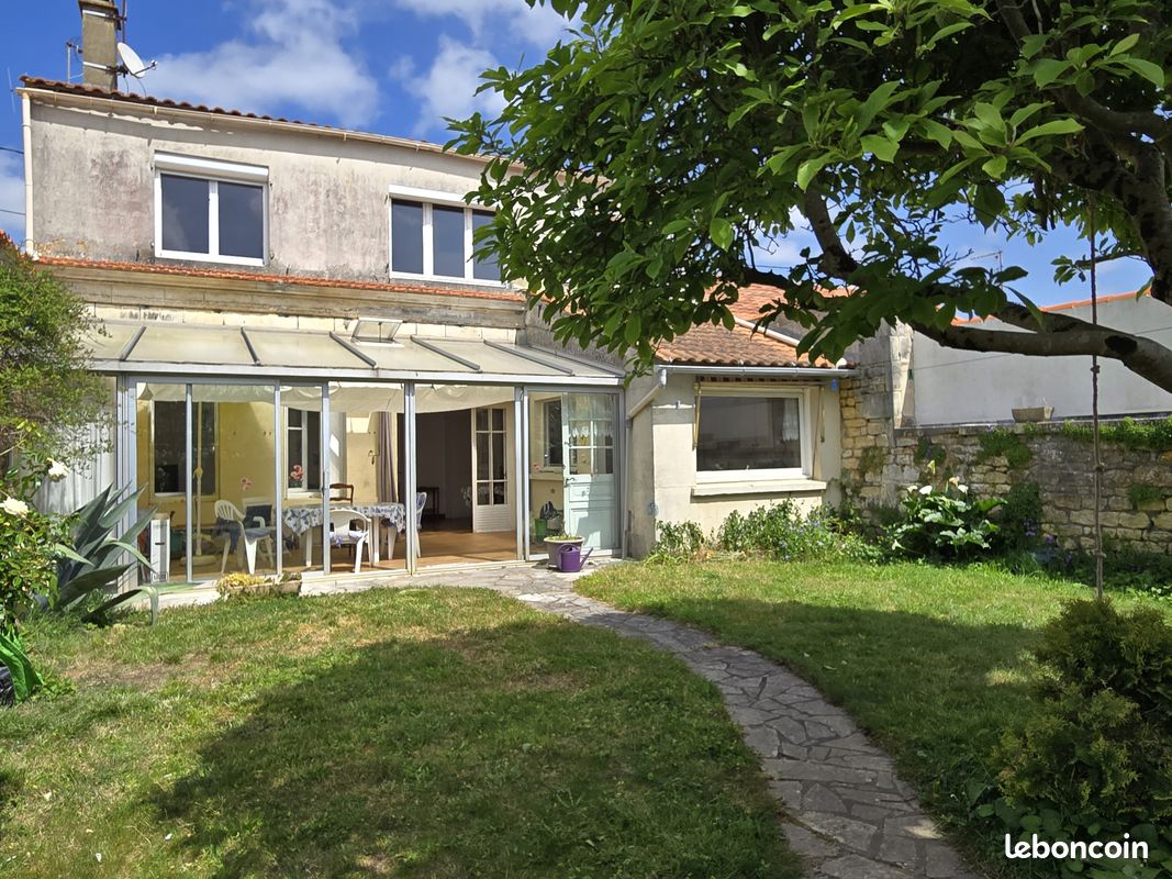 Maison 8 pièces 155 m² · à Rochefort · 155 m² · 297 500 €