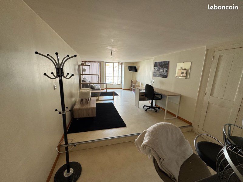Appartement 1 pièce 50 m² · à Chaumont · 50 m² · 390 €