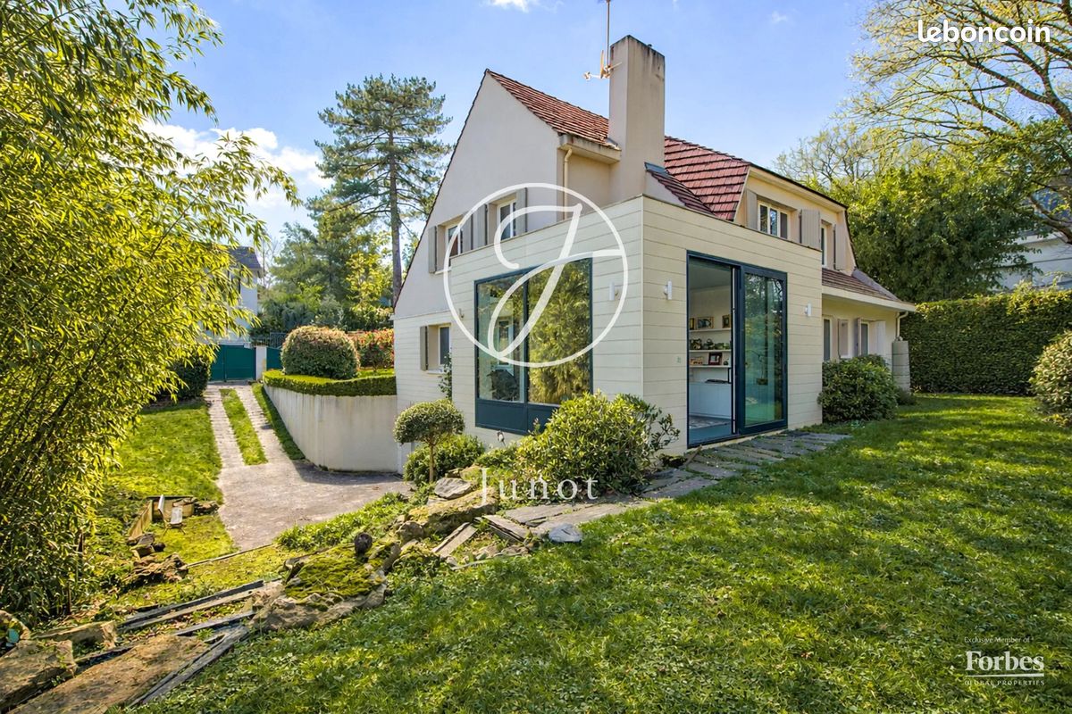 Maison 9 pièces 220 m² · à La Celle-Saint-Cloud · 220 m² · 1 260 000 €