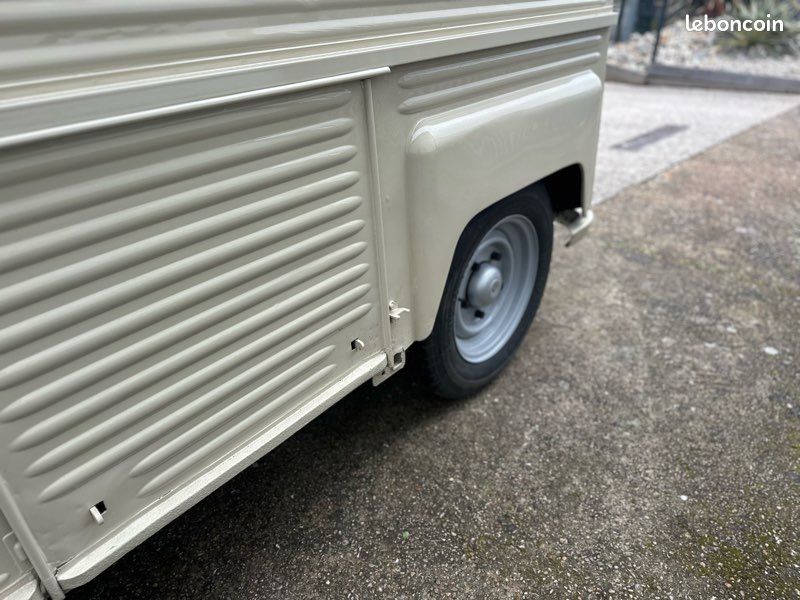 Le mythique citroen hy de Louis la brocante (image 8)