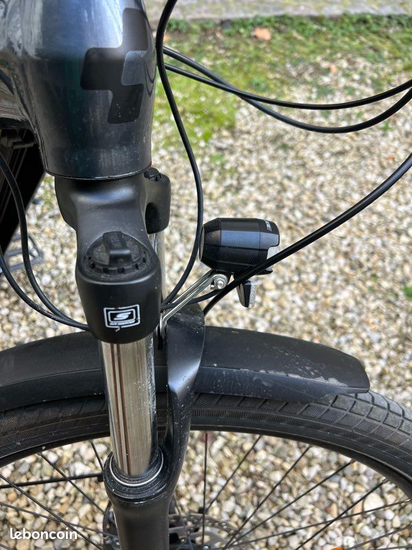 Vélo CUBE électrique excellent état, moteur Bosh, batterie Bosh Powertub 625 kw (environ 90 km d'autonomie) (image 5)