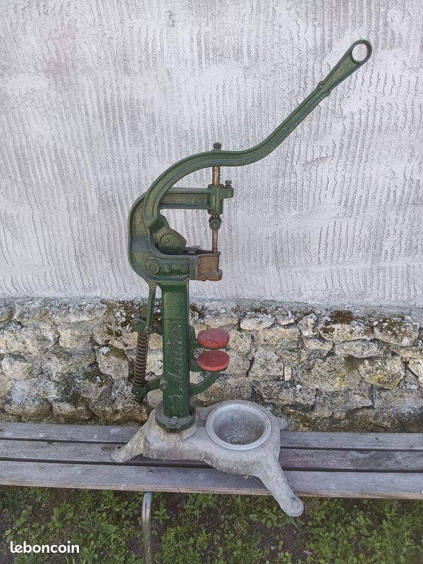 Bouchonneuse (image 1)