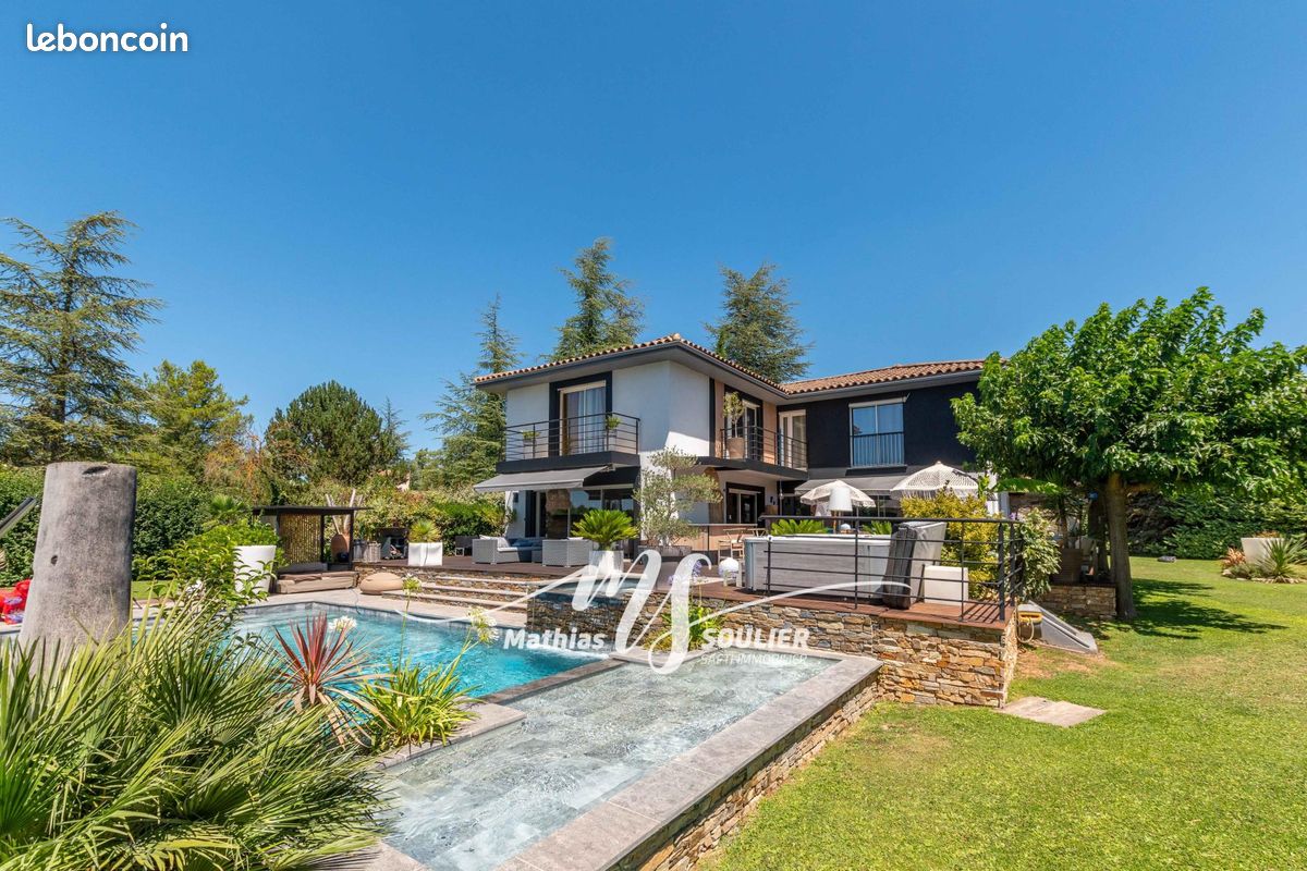 Maison 8 pièces 300 m² · à Aix-en-Provence · 300 m² · 1 698 000 €