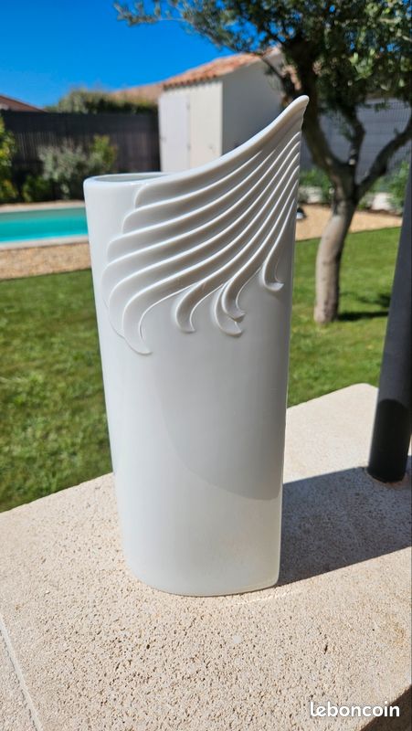 Vase totem en porcelaine blanche (image 3)