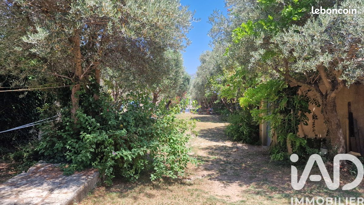 Terrain 581 m² · à La Penne-sur-Huveaune · 581 m² · 250 000 €
