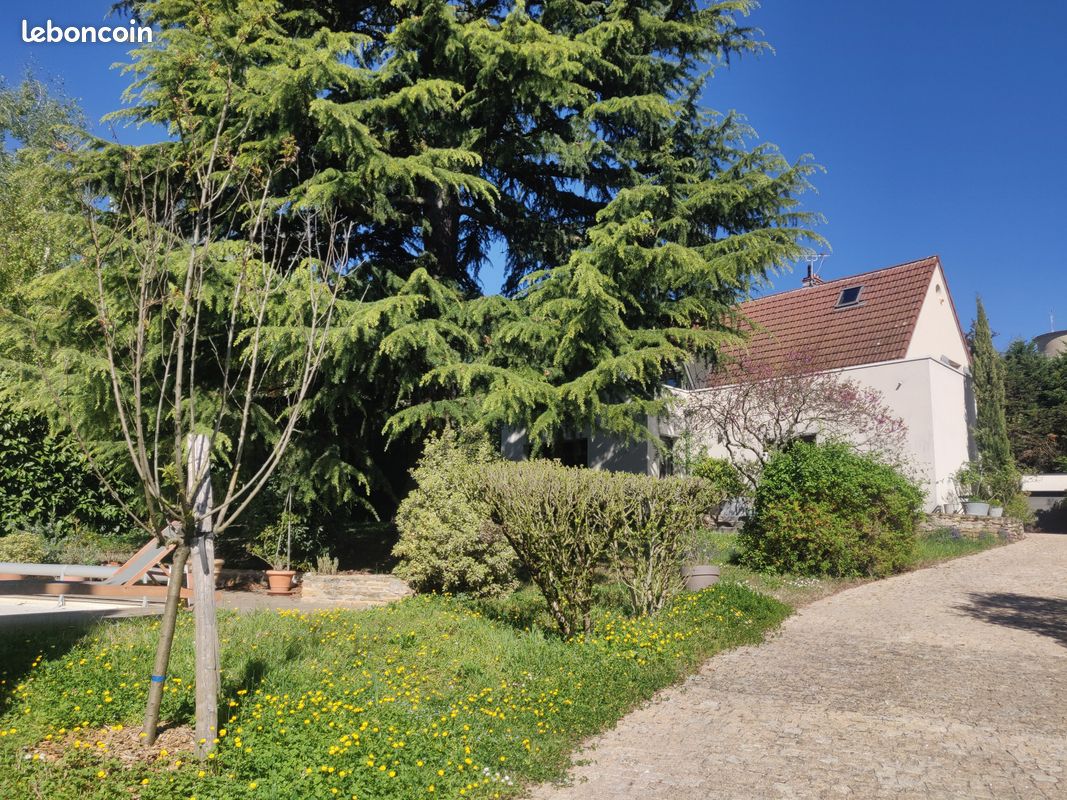 Maison 8 pièces 250 m² · à Rillieux-la-Pape · 250 m² · 1 180 000 €