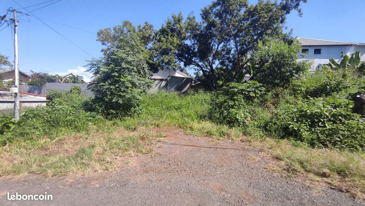 Terrain 275 m² Le Tampon · 93 000 €