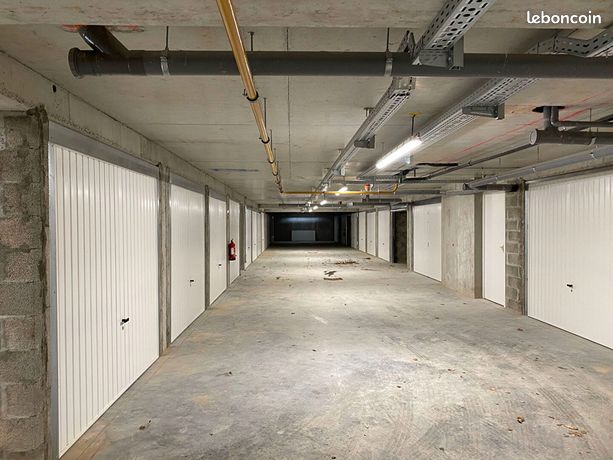 Parking/box VAULX EN VELIN