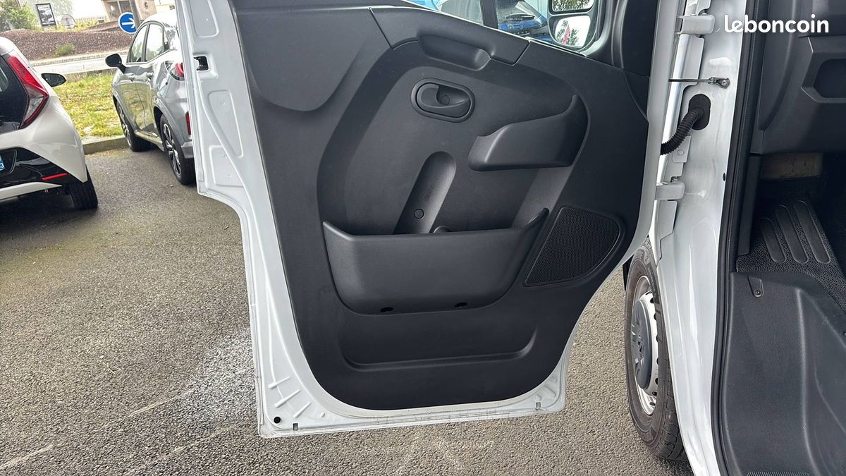Renault master fgn trac f3500 l2h2 blue dci 135 (image 25)