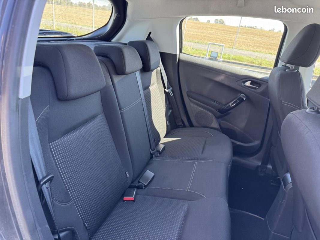 Peugeot 208 1.6 BlueHDi 75ch Allure Business S&S 5p (image 7)