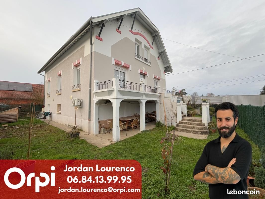 Maison 8 pièces 236 m² · à Les Abrets en Dauphiné · 236 m² · 299 000 €
