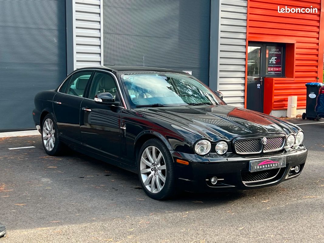 JAGUAR XJ8 (XJ350) 3.5L V8 - 258CH Executive A (image 1)